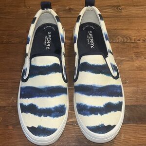 ✅✅🌷The Sperry Crest Twin Gore in Navy Tie Dye